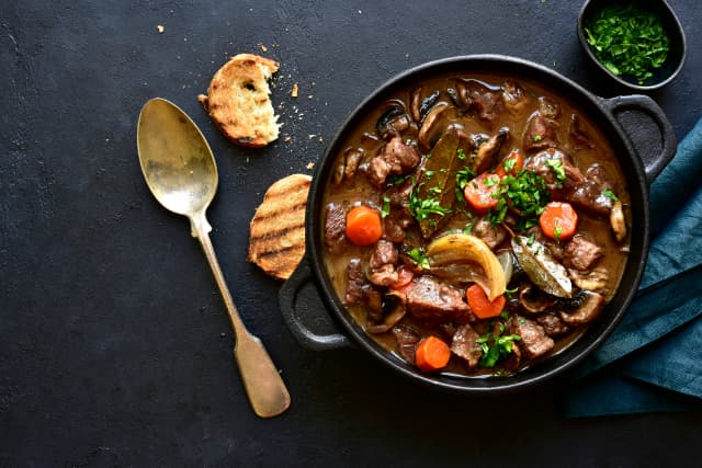 Stewing food